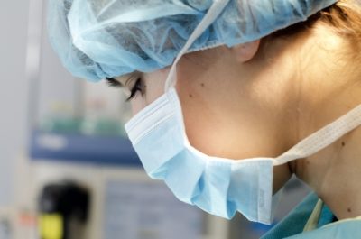 寝るときのマスクで喉の乾燥、痛みが楽になる。外れる時の対策は