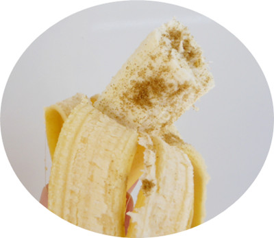 クミンパウダーを振りかけたバナナ