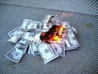 対ロシア制裁が招いた金固定通貨とサプライチェーンの崩壊がドルを紙切れにする